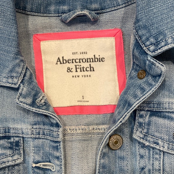 EUC Abercrombie and Fitch Jean Jacket - Picture 5 of 8